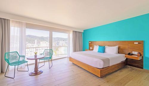 Confort King Partial Ocean View