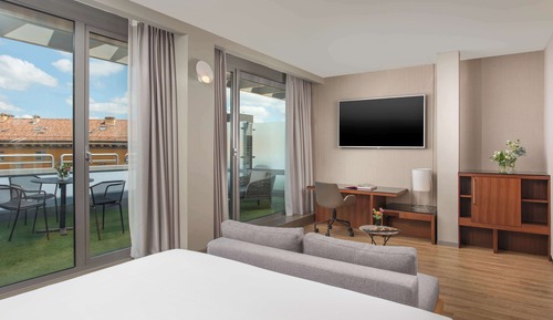 Suite junior, terraza (Extra Bed 2 adults + 1 child)