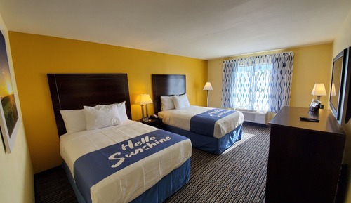 Habitación, 2 camas dobles, accesible para personas con discapacidad (Top Floor, Tub w/Grab Bars)