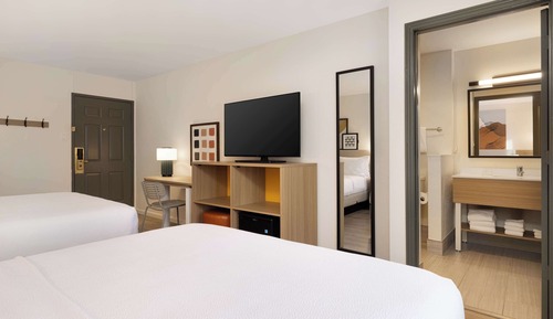 Habitación, 2 camas de matrimonio, accesible para personas con discapacidad (Hearing)