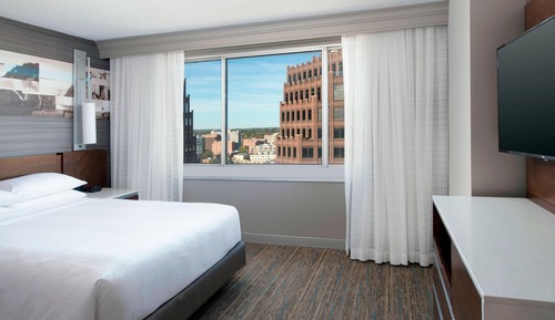 Habitación ejecutiva, 1 cama de matrimonio grande con sofá cama (Mobility/Hearing Accessible, Tub)