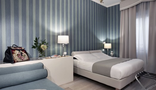 Habitación triple clásica, 1 cama doble con sofá cama, vistas al patio