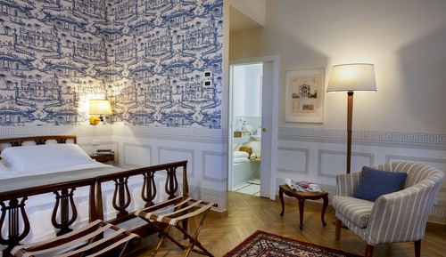 Habitación superior con 1 cama doble o 2 individuales, vistas al mar, mirando al mar