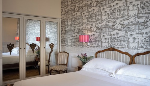 Habitación clásica con 1 cama doble o 2 individuales, balcón