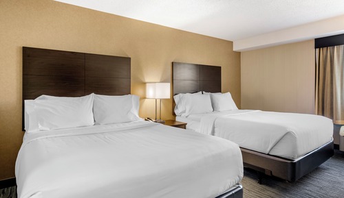 Habitación básica doble, varias camas