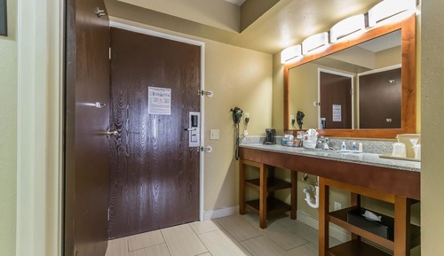 Habitación, 1 cama de matrimonio grande, accesible para personas con discapacidad (Roll-In Shower)