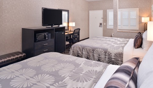 Habitación estándar, 2 camas de matrimonio, no fumadores, frigorífico y microondas (with Sofabed)