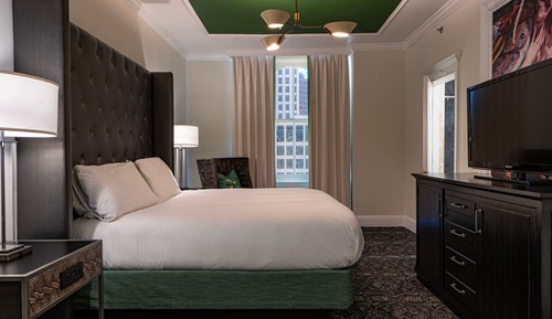 Habitación, 1 cama de matrimonio grande (Mobility/Hearing Access, Roll-In Shwr)