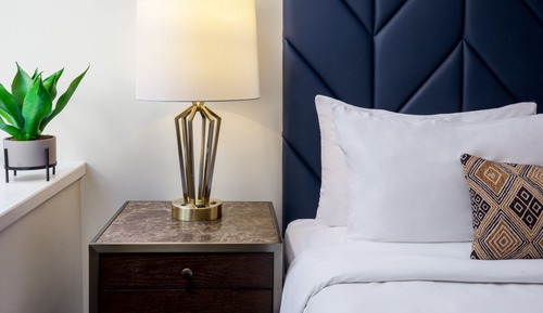 Habitación, 1 cama de matrimonio grande, ducha adaptada (Communications, Roll-In Shower)