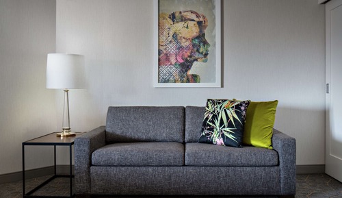 Suite, 1 cama de matrimonio grande, cocina básica, en esquina