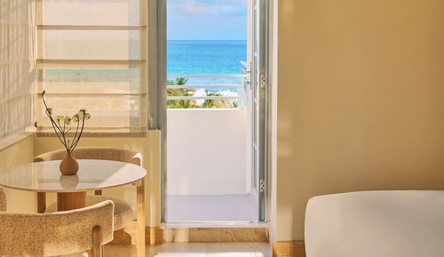 Habitación, 1 cama de matrimonio grande, balcón, vistas parciales al mar