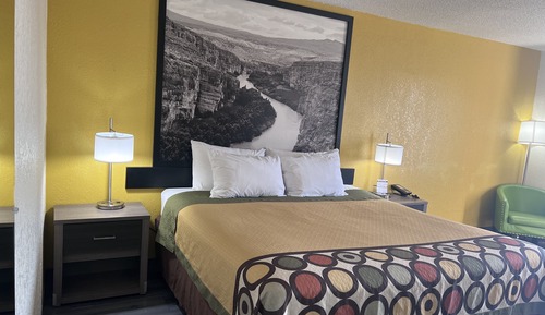 Habitación, 1 cama de matrimonio grande, no fumadores (Mobility/Hearing, Tub w/Grab Bars)