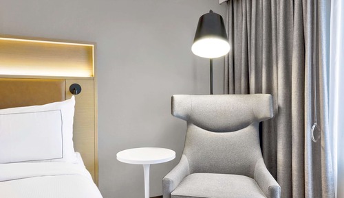 Habitación, 2 camas de matrimonio, accesible para personas con discapacidad, bañera (Mobility)