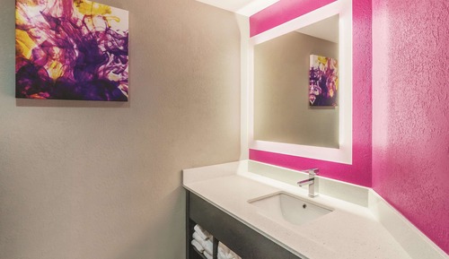Suite, 1 habitación, no fumadores (1 King Bed, Mobility, Tub w/Grab Bars)