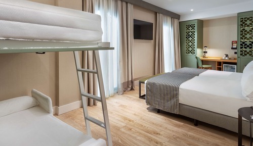 Habitación cuádruple Premium (2 Adults + 2 Children)