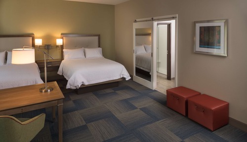 Estudio, 2 camas de matrimonio, no fumadores, frigorífico y microondas (Wet Bar)