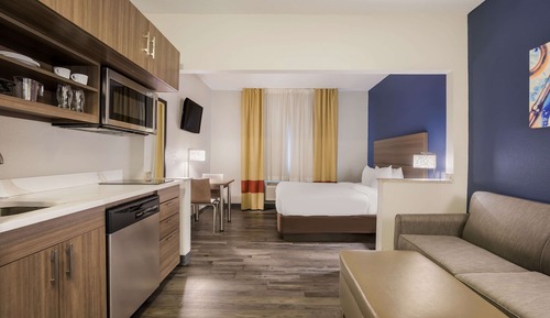 Suite, 1 cama de matrimonio grande con sofá cama, no fumadores (Efficiency, Upgrade)