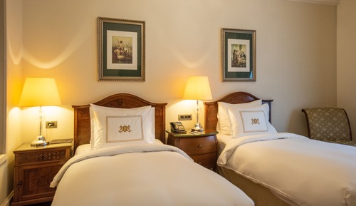 Deluxe Pera Side Room with Twin Bed