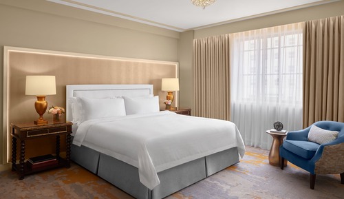 Habitación superior, 1 cama de matrimonio grande (Mobility/Hearing Access, Roll-In Shwr)