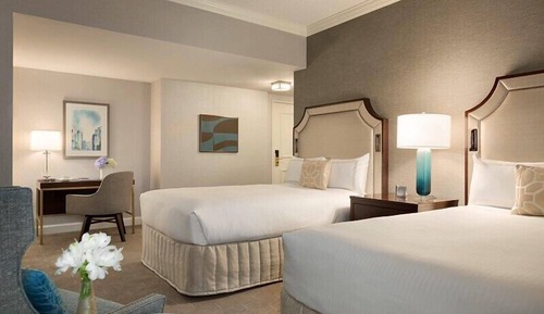 Habitación Deluxe doble, 2 camas dobles, no fumadores (Roll-In Shower, Hearing Accessible)