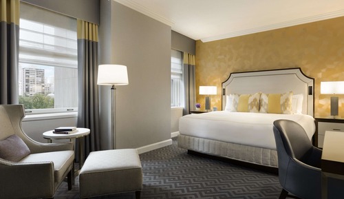 Habitación Signature, 1 cama de matrimonio grande (Tub with Grab Bars Hearing Accessible)