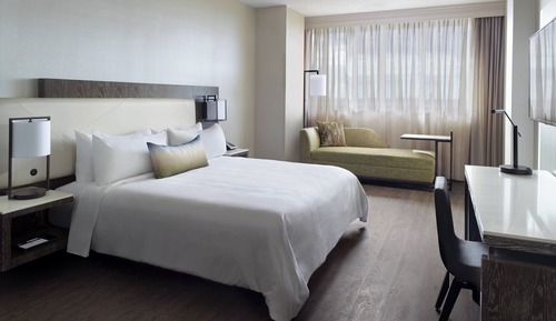 Habitación, 1 cama de matrimonio grande (Mobility/Hearing Accessible, Tub)