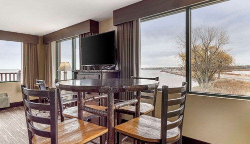 Suite, 1 cama de matrimonio grande, no fumadores, vistas al lago (Upper Floor)