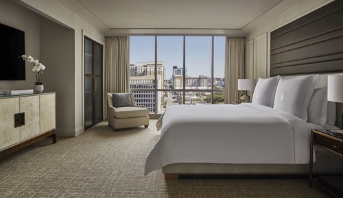 Suite, 1 cama de matrimonio grande, vistas a la ciudad