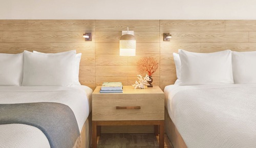 Habitación clásica, 2 camas de matrimonio, barras de apoyo en la bañera