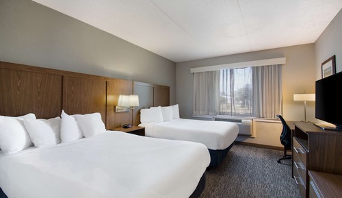 Habitación estándar, 2 camas de matrimonio, frigorífico y microondas, junto a la piscina (1st Floor)