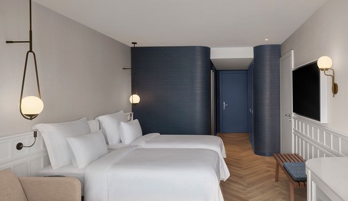 Connection Room with Sea View