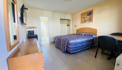 Standard Room, 1 Queen Bed