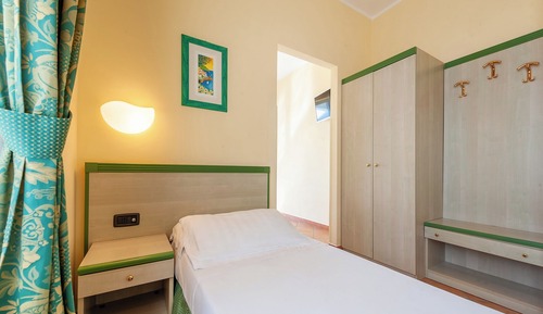 Habitación familiar, varias camas, terraza, vistas al mar