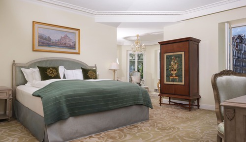 Junior Suite First Class