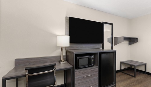 Habitación estándar, 1 cama de matrimonio grande, accesible en silla de ruedas (Roll-In Shower)