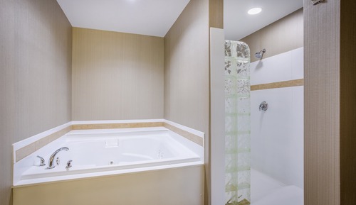 Suite, 1 cama de matrimonio grande, bañera de hidromasaje
