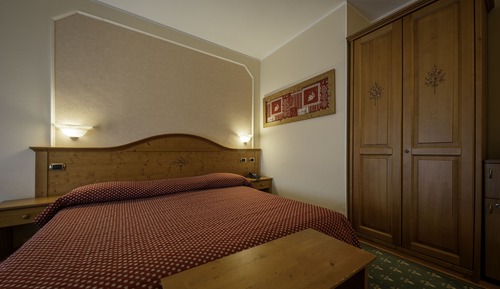 Habitación superior con 1 cama doble o 2 individuales