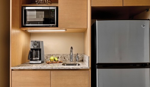 Habitación, 1 cama de matrimonio grande con sofá cama, balcón (Hearing Accessible)