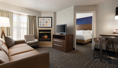 Suite, 2 habitaciones, chimenea (Mobility/Hearing Access, Roll-In Shwr)