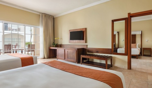 Deluxe Family Room