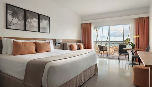 Sun Club Junior Suite Ocean Front King