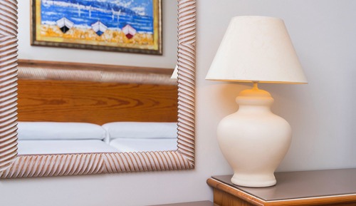 Suite, terraza, vistas parciales al mar