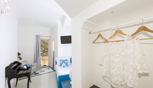 Standard single room (no view)