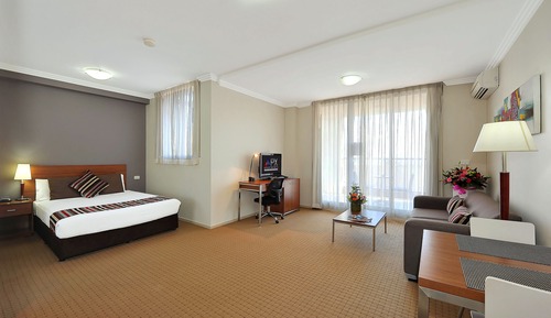 Estudio ejecutivo (King Split Limited Housekeeping)