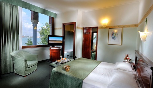 Habitación doble, balcón, vistas a la laguna