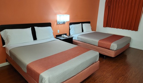 Habitación estándar, 2 camas de matrimonio, accesible para personas con discapacidad, no fumadores
