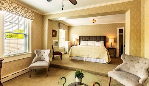 Suite Room Queen Bed 