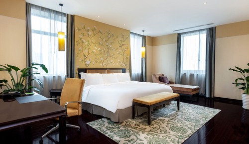 Suite, 2 habitaciones, bañera accesible, Acceso al salón del club (Living Lounge Access)