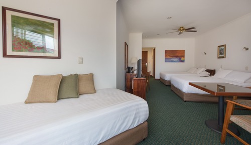 Habitación estándar, 2 camas dobles, vistas a la montaña