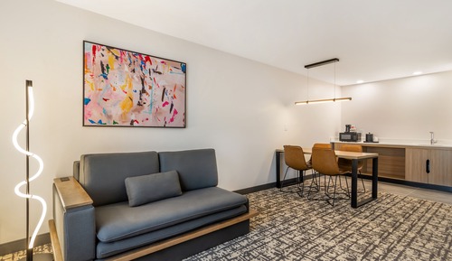 Suite, matr. grande, sofá cama, no fum.